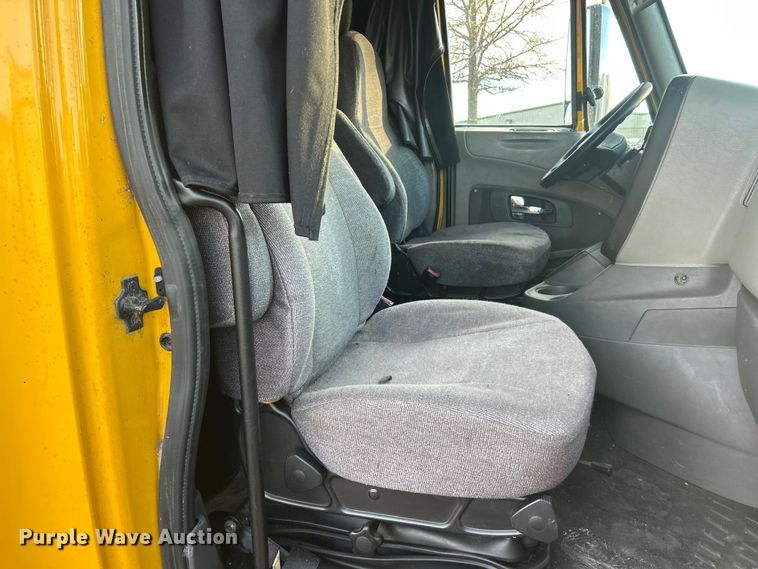 image for item ET6859 2015 International ProStar+122 semi truck