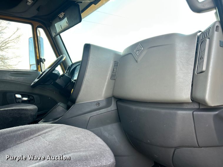 image for item ET6859 2015 International ProStar+122 semi truck