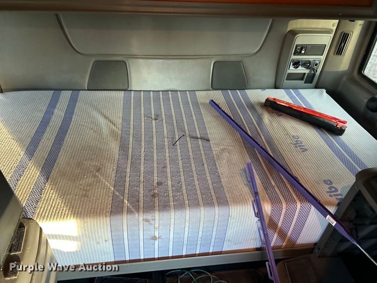 image for item ET6859 2015 International ProStar+122 semi truck