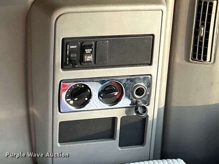 image for item ET6859 2015 International ProStar+122 semi truck