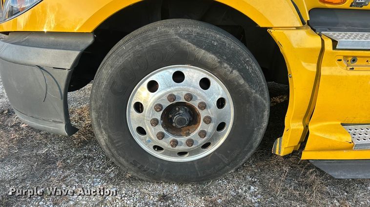 image for item ET6859 2015 International ProStar+122 semi truck