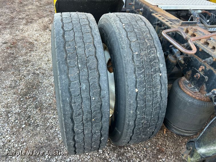 image for item ET6859 2015 International ProStar+122 semi truck