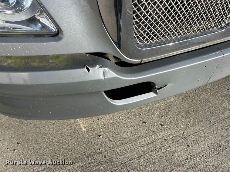 image for item ET6864 2015 Kenworth T680 semi truck