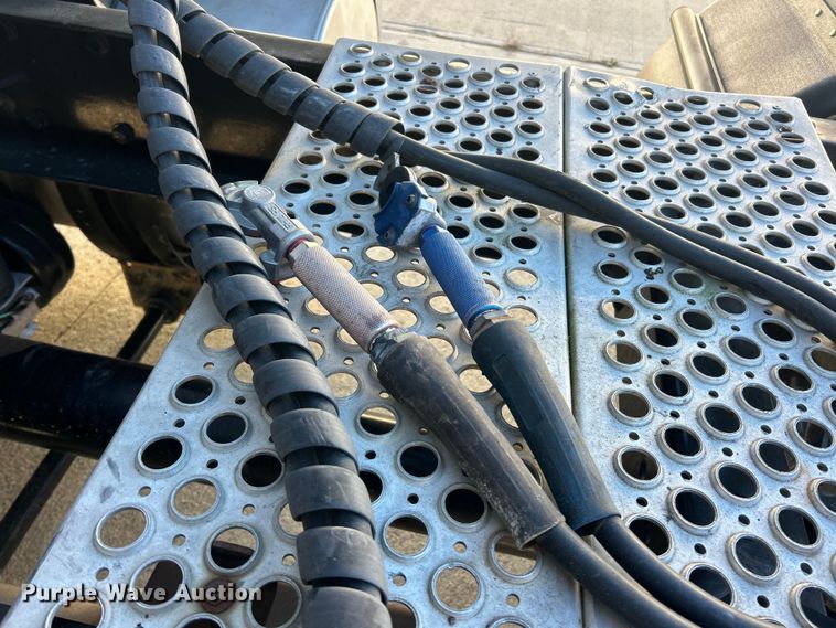 image for item ET6864 2015 Kenworth T680 semi truck