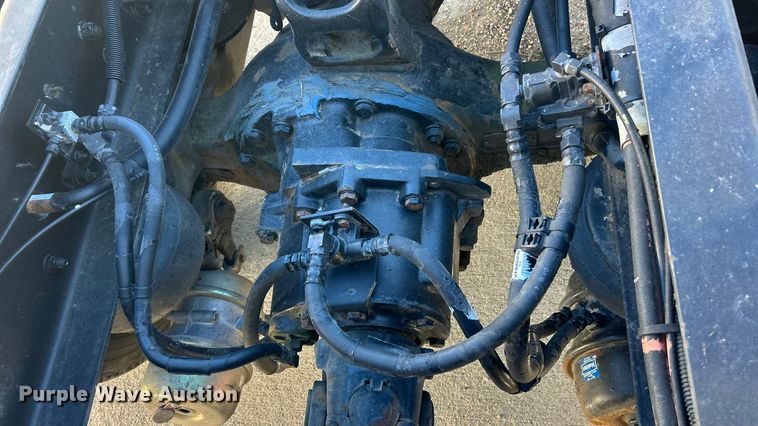 image for item ET6864 2015 Kenworth T680 semi truck