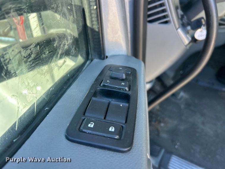 image for item ET6864 2015 Kenworth T680 semi truck