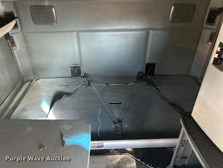 image for item ET6864 2015 Kenworth T680 semi truck