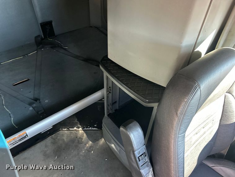 image for item ET6864 2015 Kenworth T680 semi truck