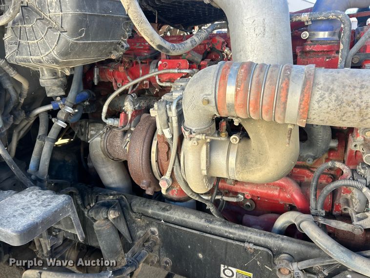 image for item ET6864 2015 Kenworth T680 semi truck