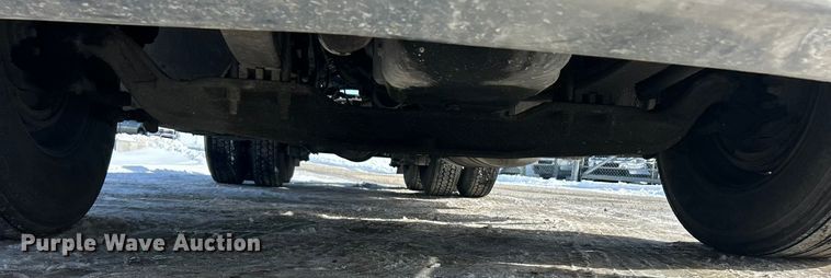 image for item ET6933 2015 Peterbilt 579 semi truck