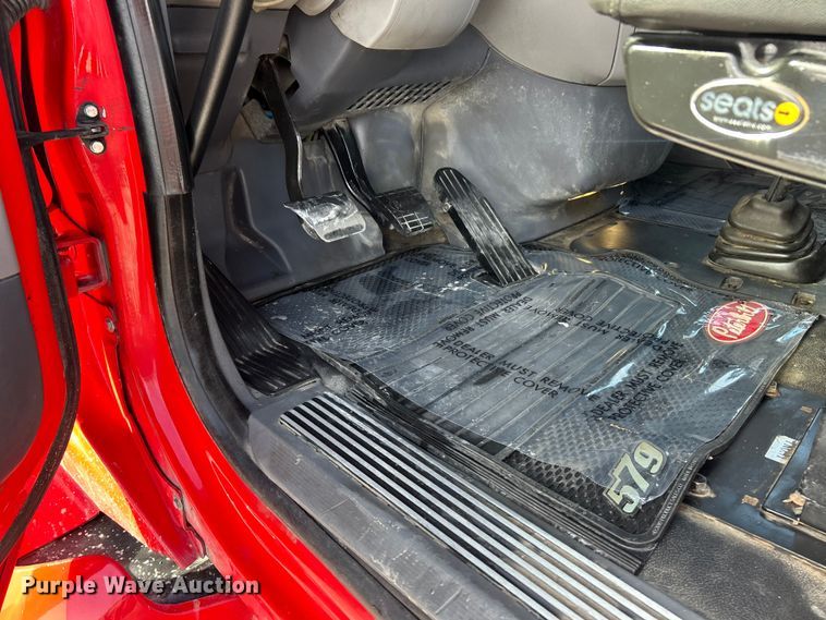 image for item ET6933 2015 Peterbilt 579 semi truck