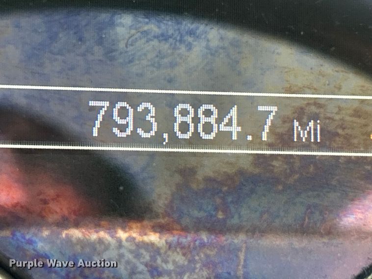 image for item ET6933 2015 Peterbilt 579 semi truck