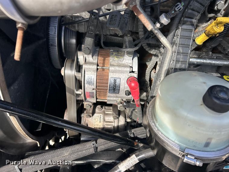 image for item ET6933 2015 Peterbilt 579 semi truck