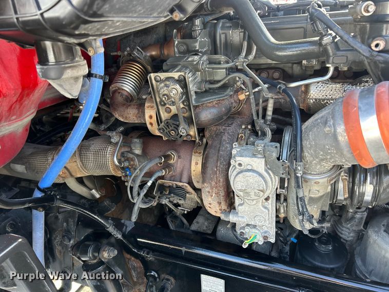 image for item ET6933 2015 Peterbilt 579 semi truck