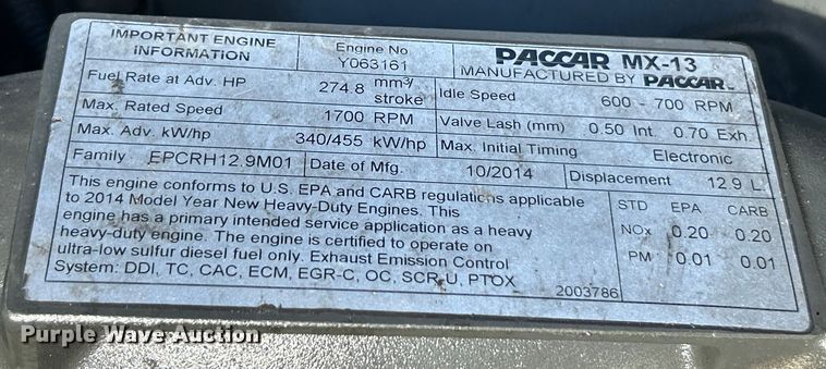 image for item ET6933 2015 Peterbilt 579 semi truck