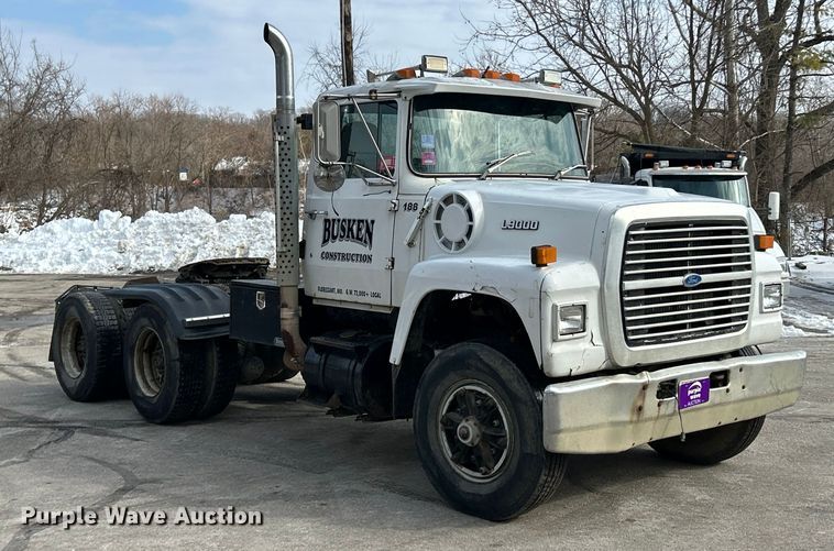 image for item ET6937 1987 Ford LT9000 semi truck