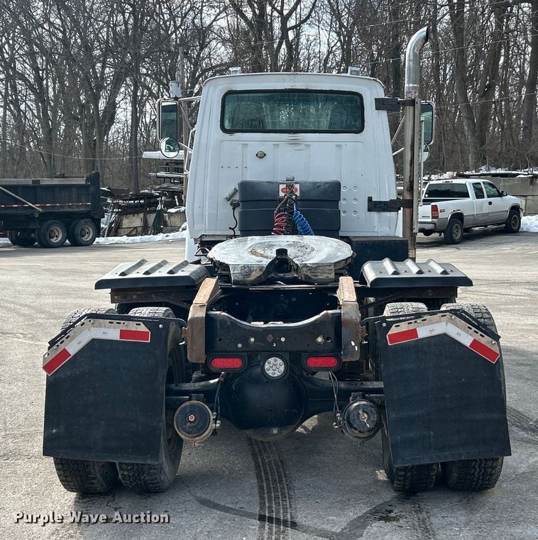 image for item ET6937 1987 Ford LT9000 semi truck