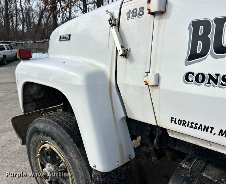 image for item ET6937 1987 Ford LT9000 semi truck