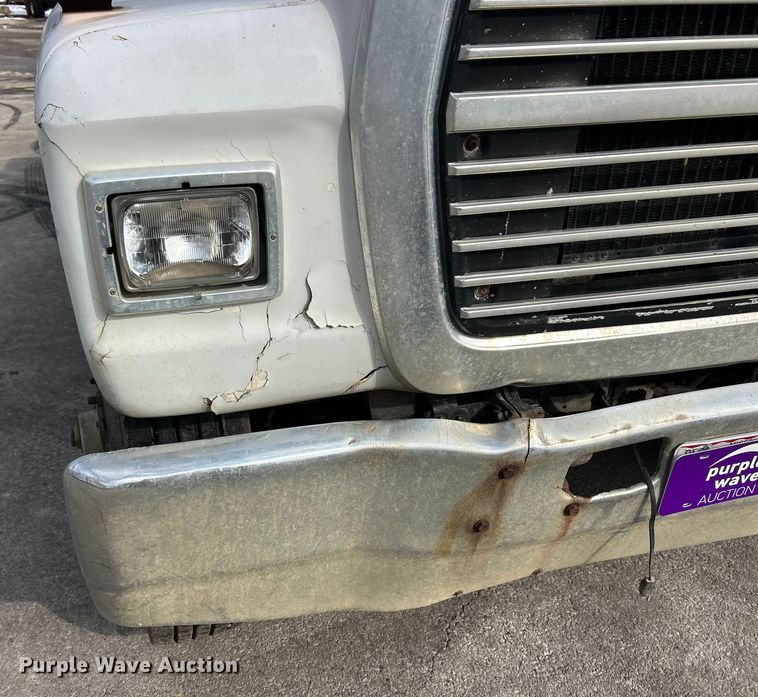 image for item ET6937 1987 Ford LT9000 semi truck