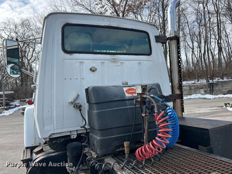 image for item ET6937 1987 Ford LT9000 semi truck