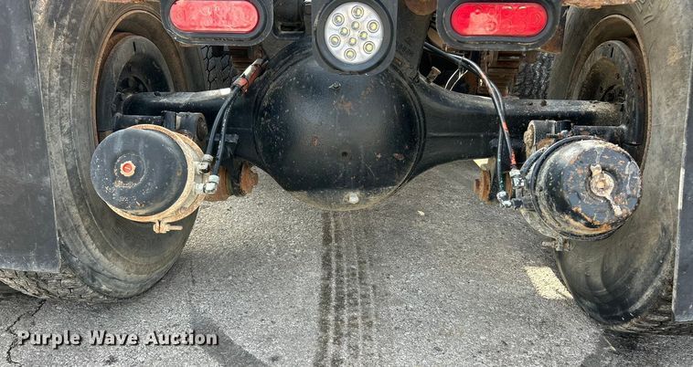 image for item ET6937 1987 Ford LT9000 semi truck