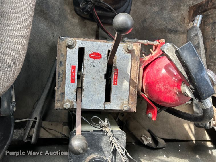 image for item ET6937 1987 Ford LT9000 semi truck