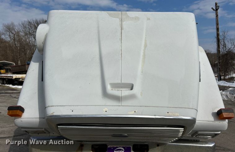 image for item ET6937 1987 Ford LT9000 semi truck