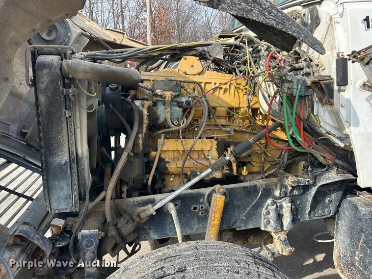 image for item ET6937 1987 Ford LT9000 semi truck