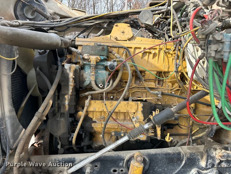 image for item ET6937 1987 Ford LT9000 semi truck