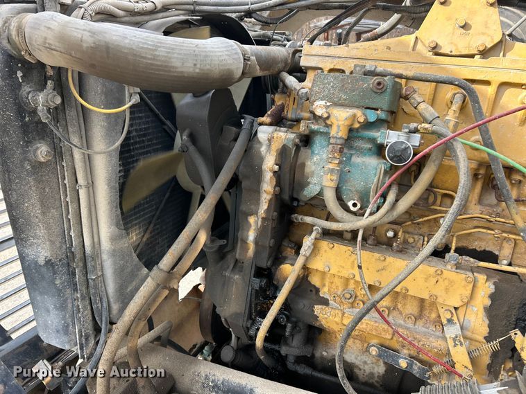 image for item ET6937 1987 Ford LT9000 semi truck