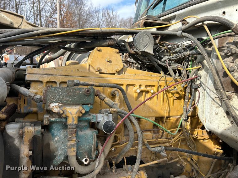 image for item ET6937 1987 Ford LT9000 semi truck