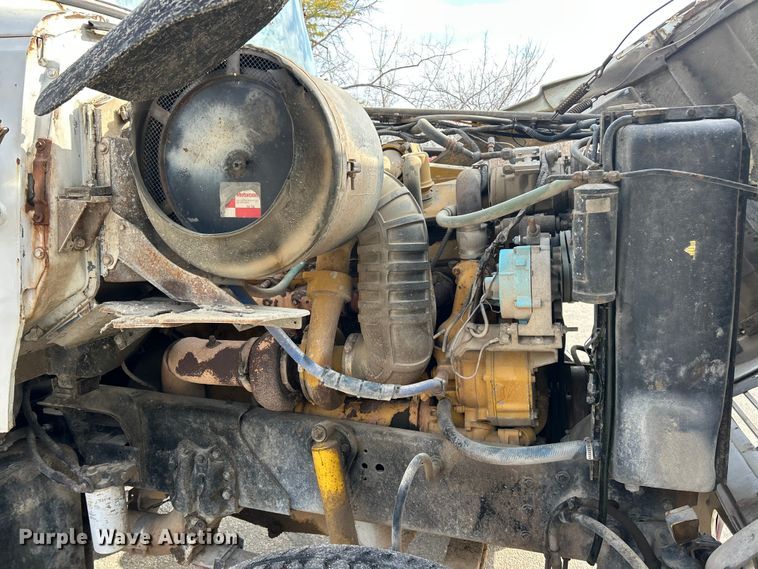 image for item ET6937 1987 Ford LT9000 semi truck