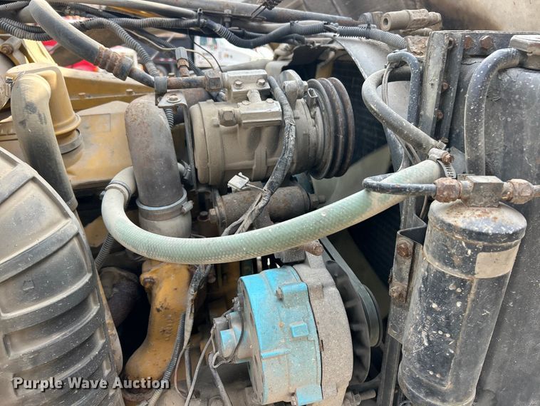 image for item ET6937 1987 Ford LT9000 semi truck