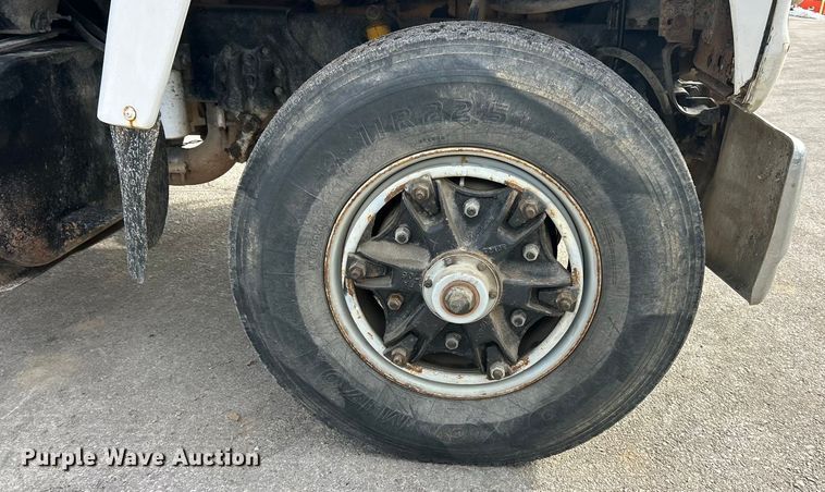 image for item ET6937 1987 Ford LT9000 semi truck