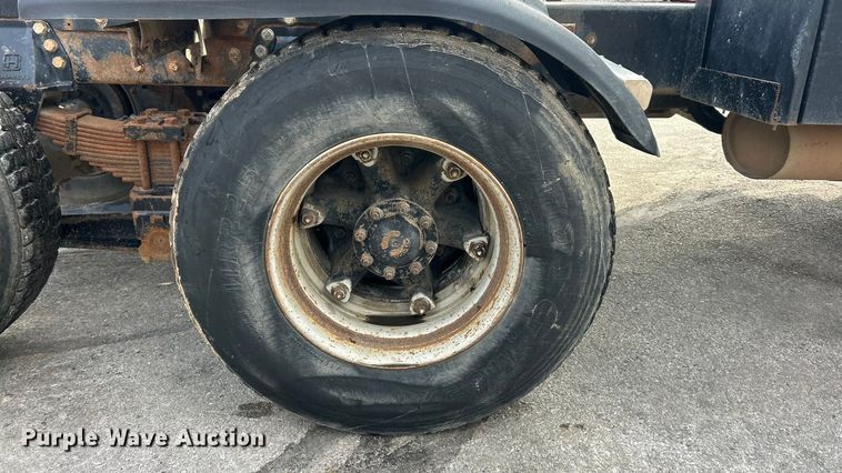 image for item ET6937 1987 Ford LT9000 semi truck