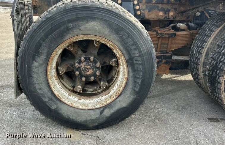 image for item ET6937 1987 Ford LT9000 semi truck