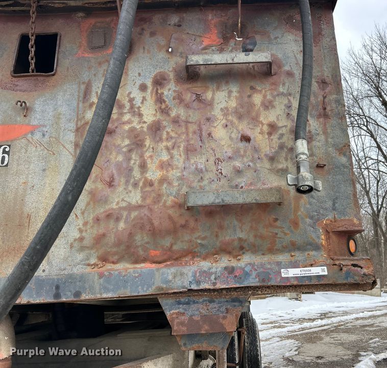 image for item ET6938 1964 UMFG end dump trailer