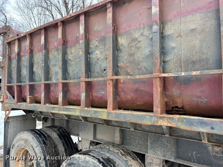 image for item ET6938 1964 UMFG end dump trailer