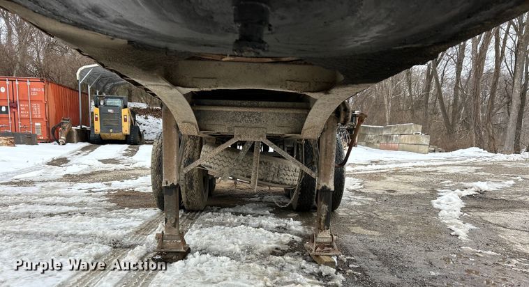 image for item ET6938 1964 UMFG end dump trailer