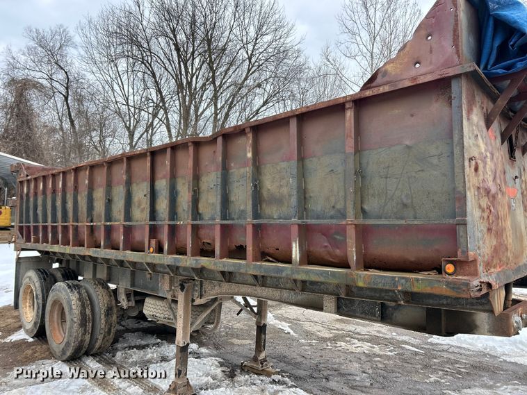 image for item ET6938 1964 UMFG end dump trailer