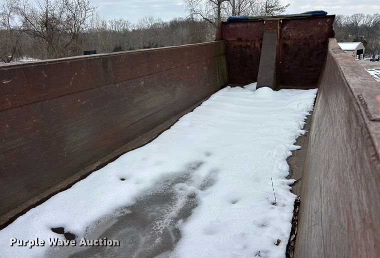 image for item ET6938 1964 UMFG end dump trailer