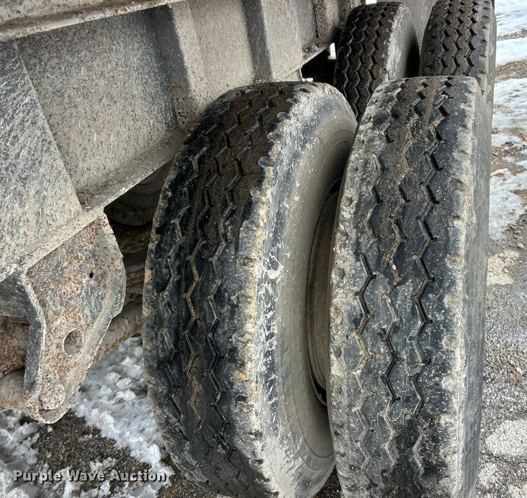 image for item ET6938 1964 UMFG end dump trailer