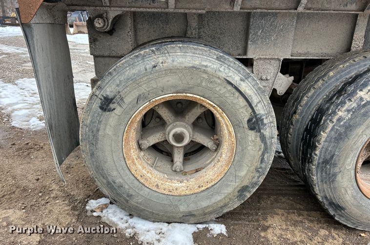 image for item ET6938 1964 UMFG end dump trailer