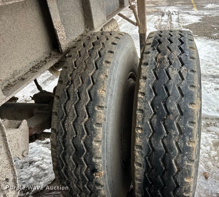 image for item ET6938 1964 UMFG end dump trailer