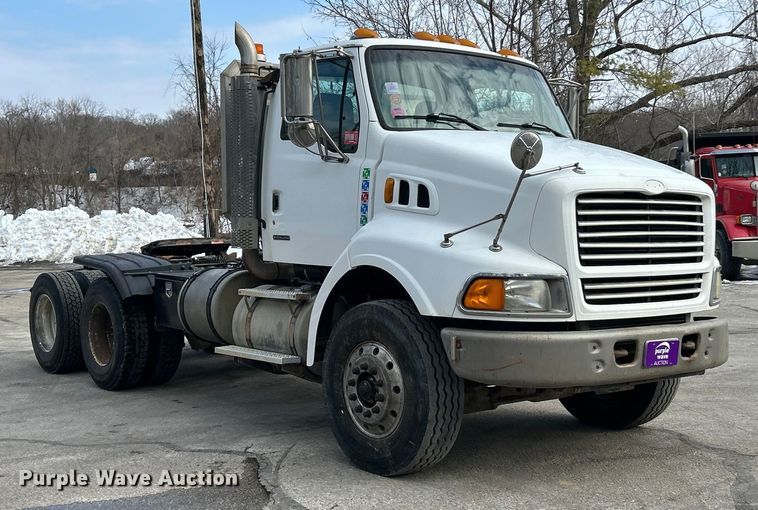 image for item ET6941 2000 Sterling L9500 semi truck