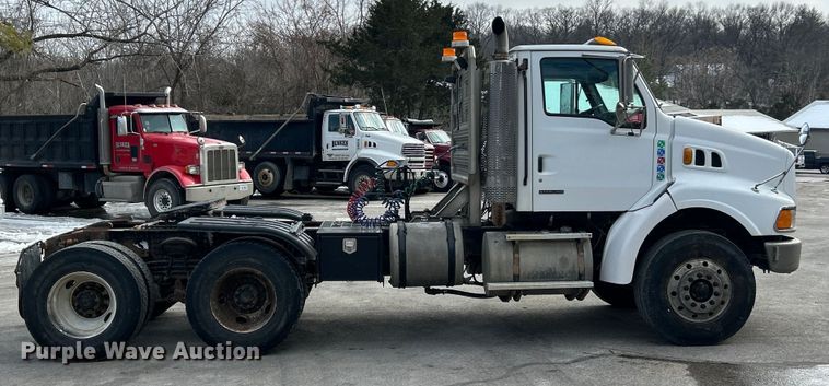 image for item ET6941 2000 Sterling L9500 semi truck
