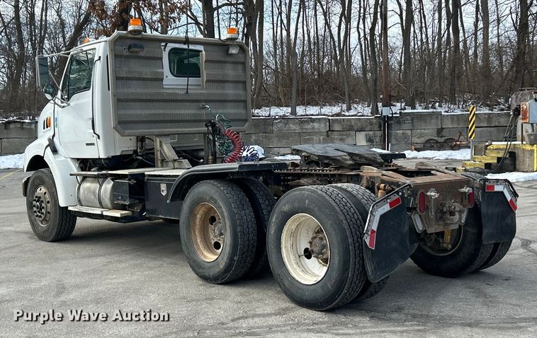 image for item ET6941 2000 Sterling L9500 semi truck