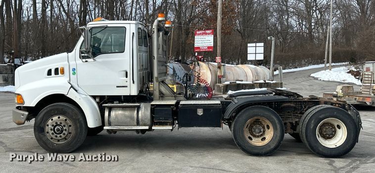 image for item ET6941 2000 Sterling L9500 semi truck