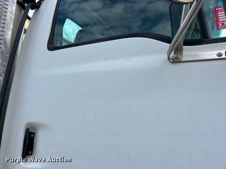 image for item ET6941 2000 Sterling L9500 semi truck