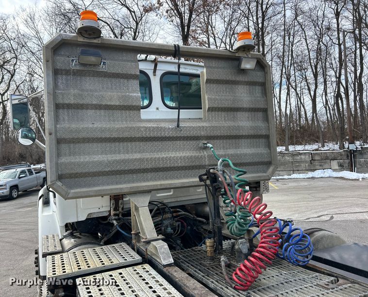 image for item ET6941 2000 Sterling L9500 semi truck